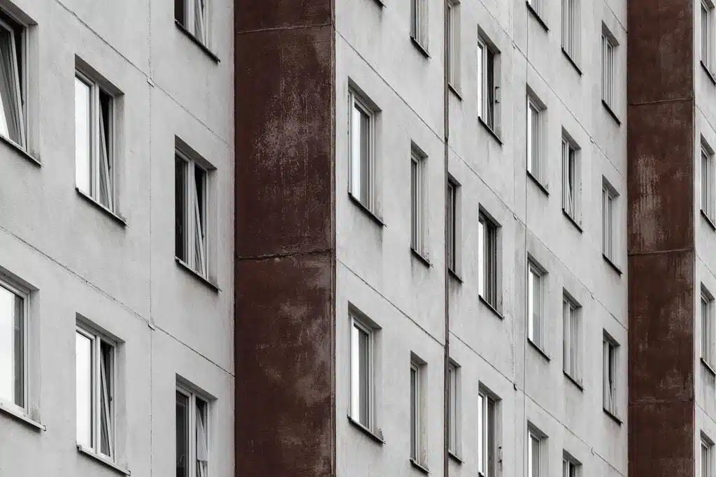 empresa de trabajos verticales en Madrid aplicación de pintura en fachadas