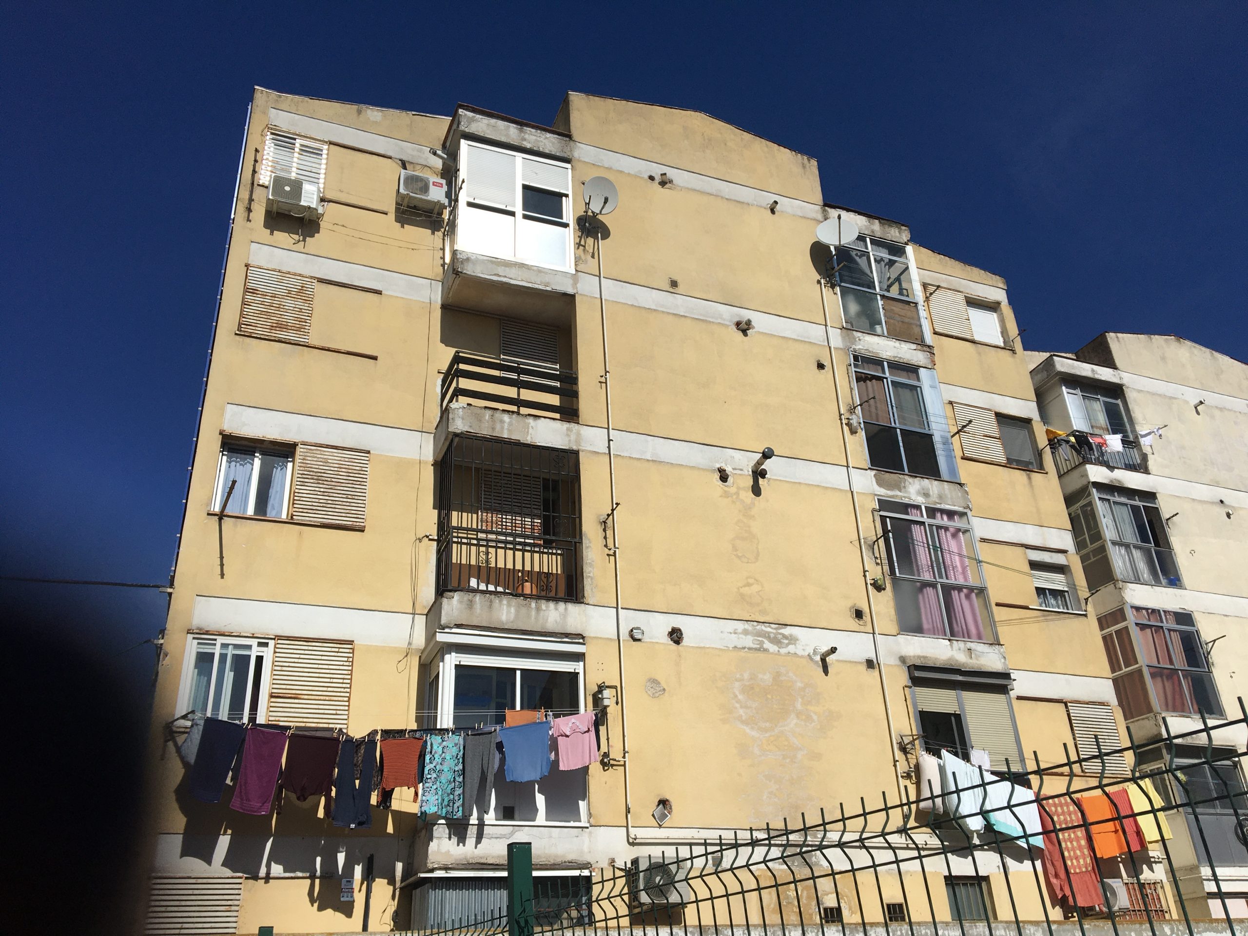 Aislamiento SATE Madrid 11 Fachada antes de rehabilitación con sistema SATE en Madrid