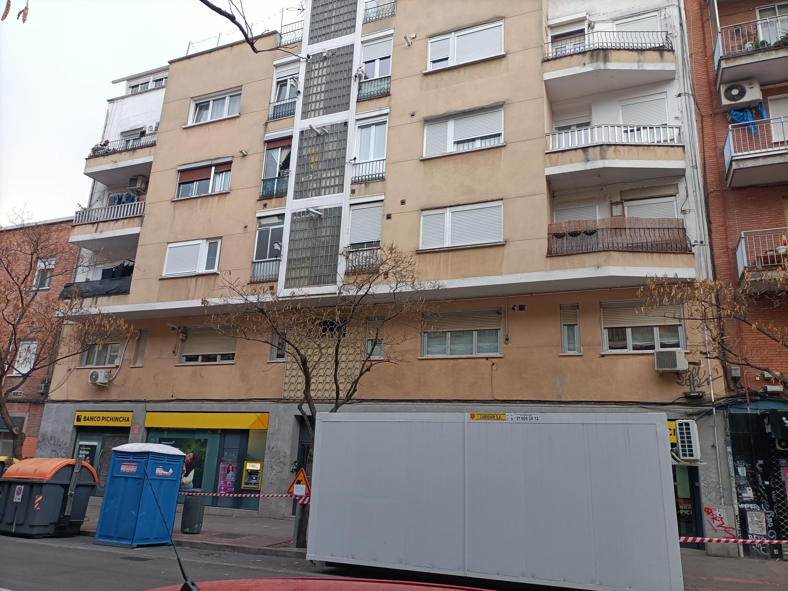 Aislamiento SATE Madrid 5 Fachada antes de rehabilitación energética con sistema SATE en Madrid