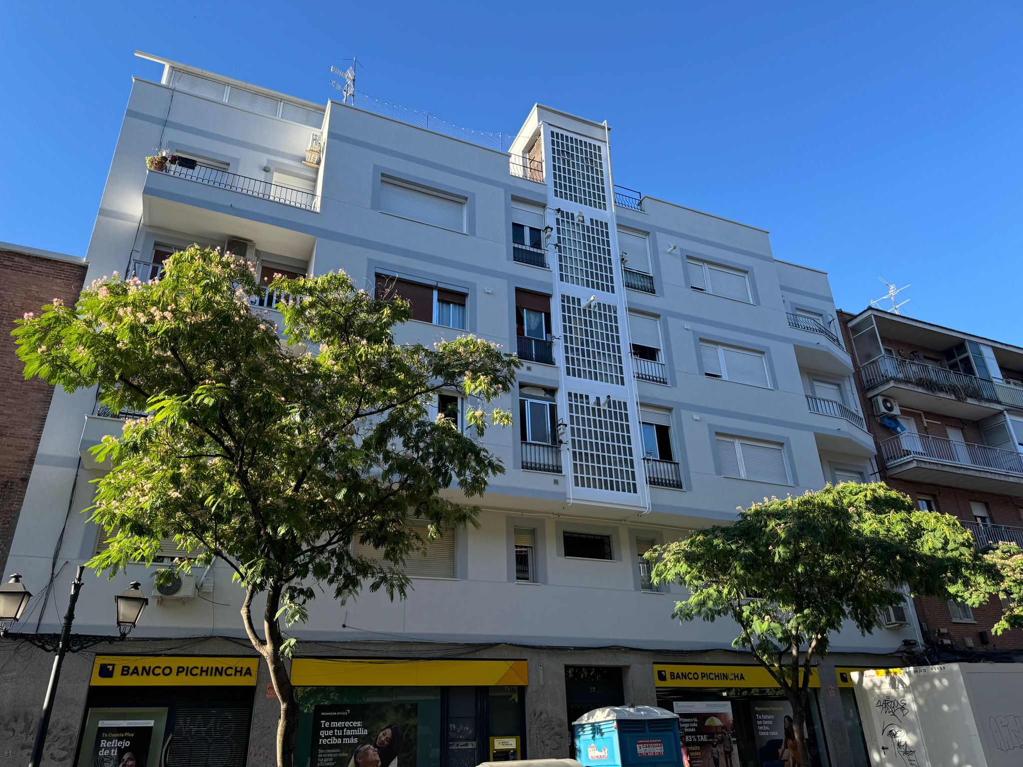 Aislamiento SATE Madrid 6 Fachada después de rehabilitación energética con sistema SATE en Madrid