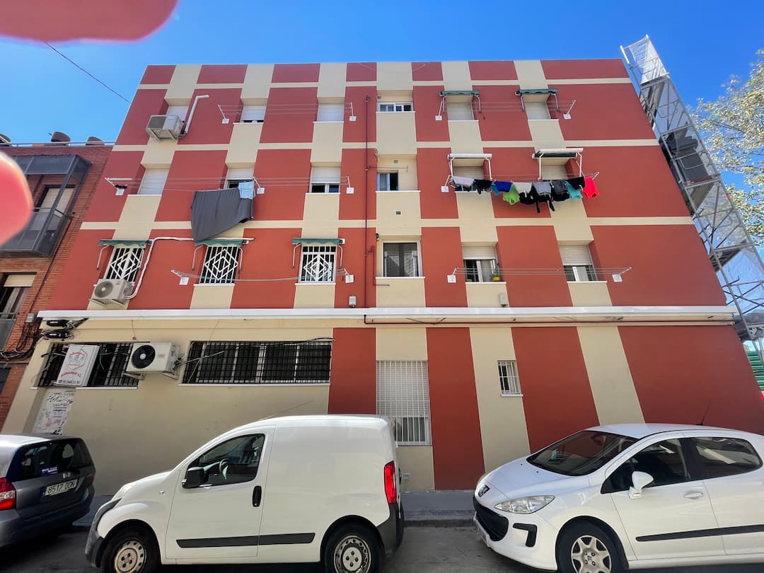 Aislamiento SATE Madrid 8 Fachada después de instalación de aislamiento térmico exterior en Madrid